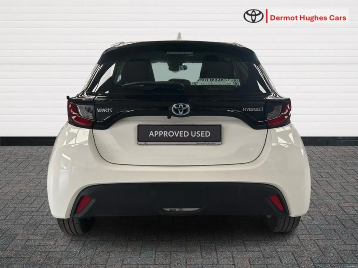 Toyota Yaris HYBRID LUNA AUTO - Image 4