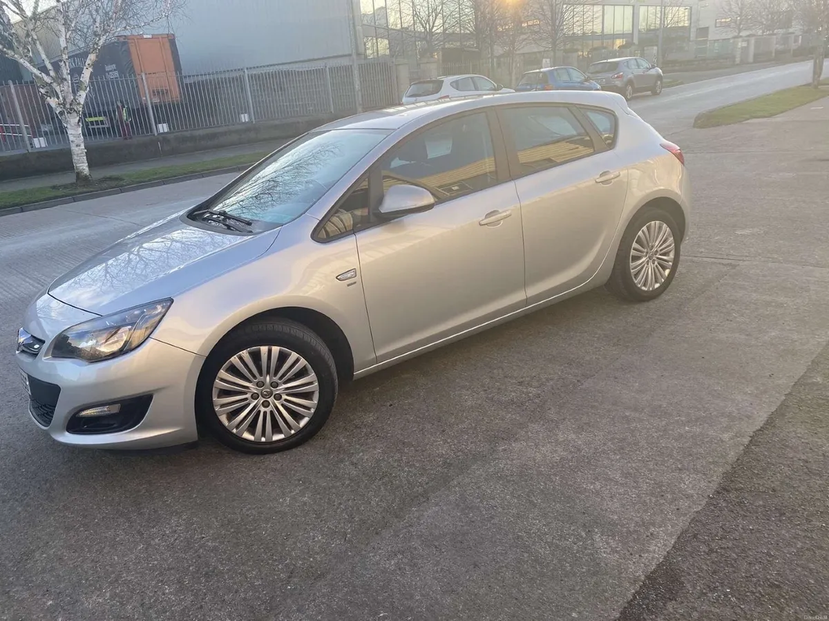 Vauxhall Astra 2013 - Image 1