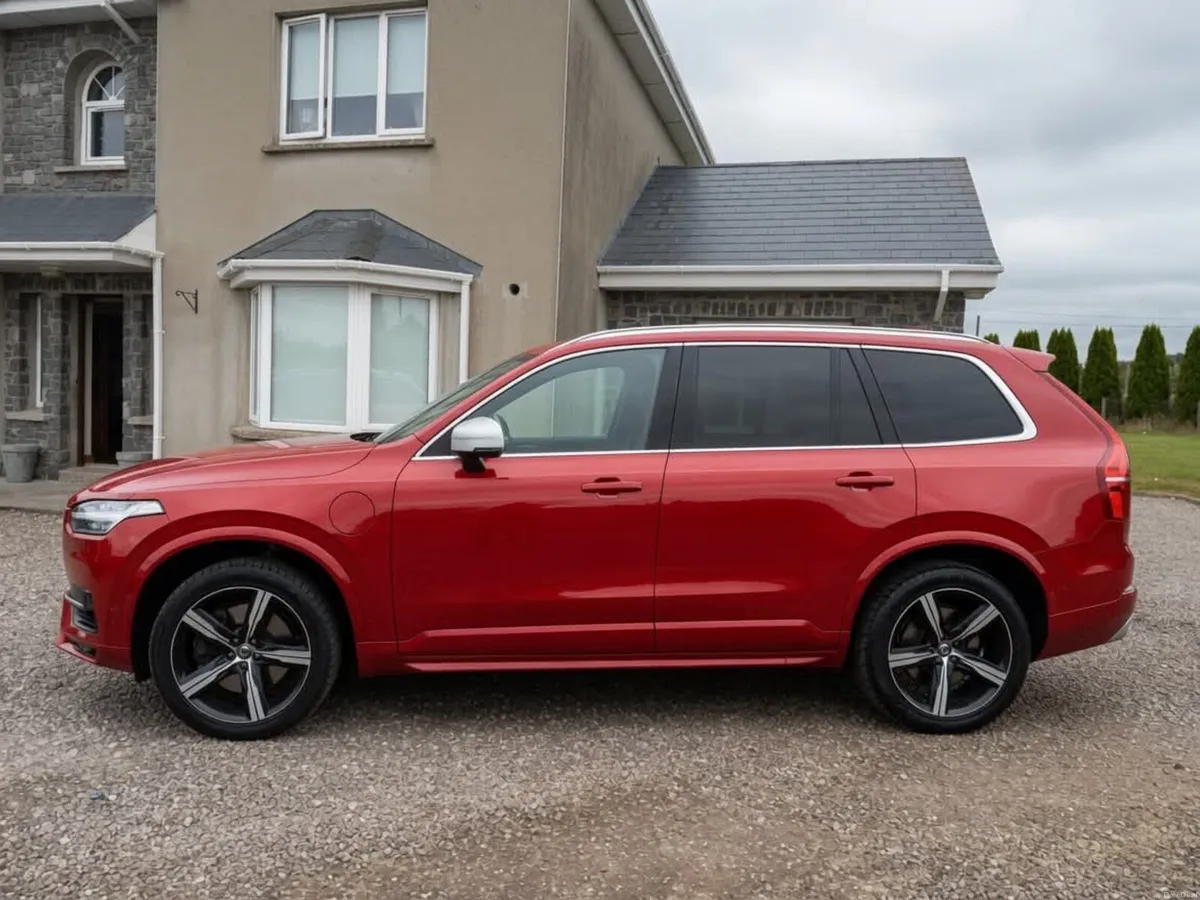 2017 Volvo XC90 T8 R-Design Hybrid - Image 3