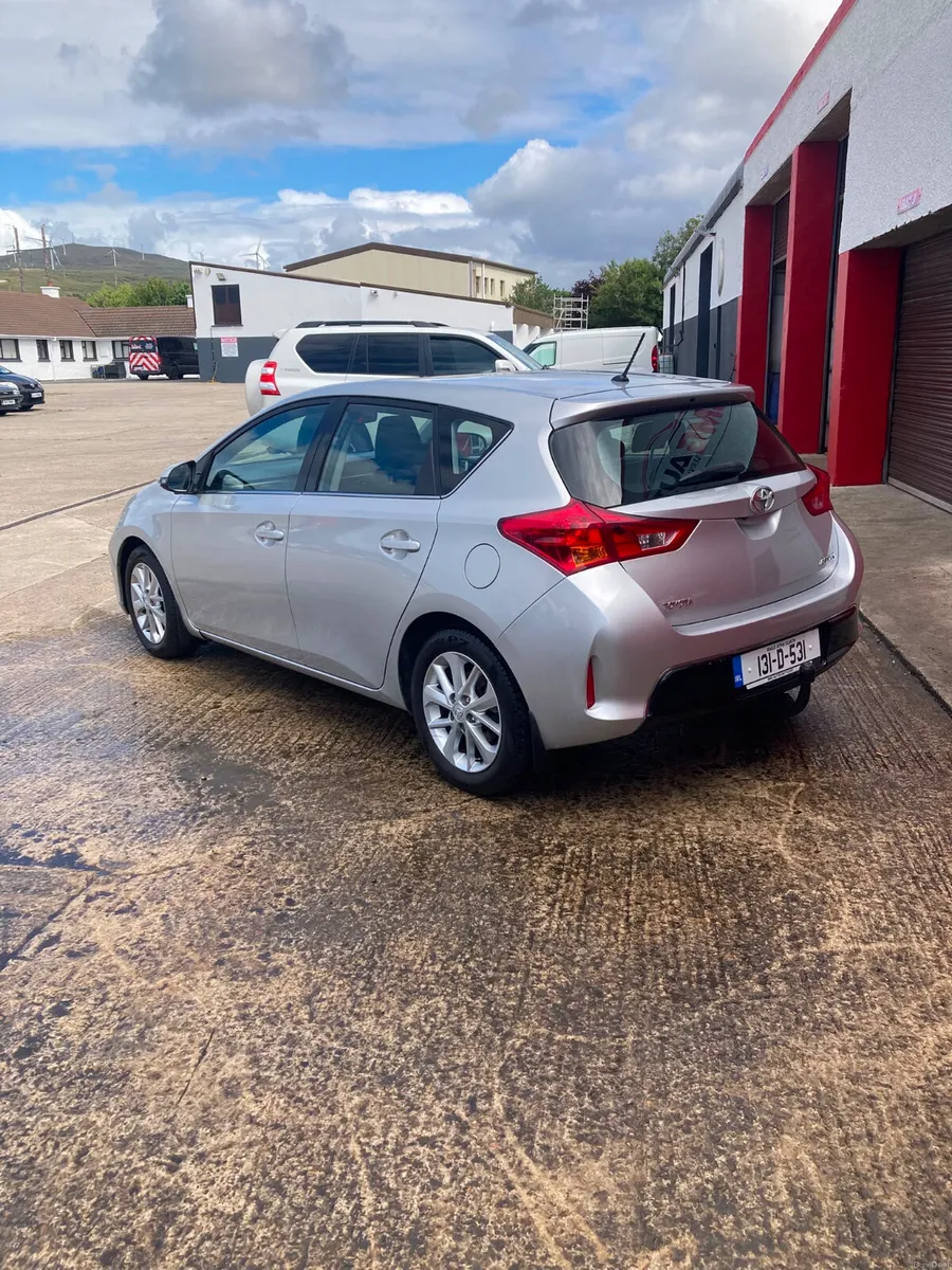 Toyota Auris 2013 low ks free delivery - Image 2