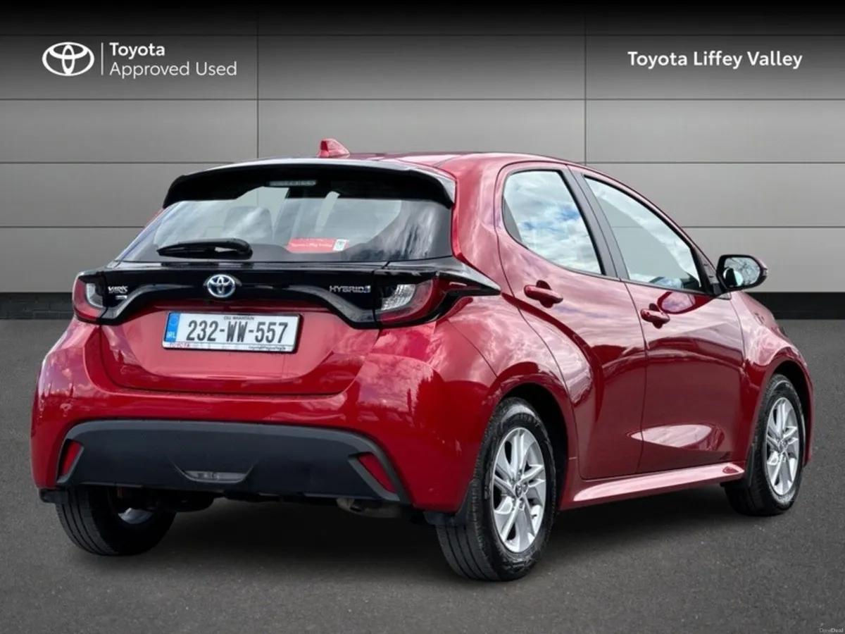 Toyota Yaris YARIS HYBRID LUNA - Image 2
