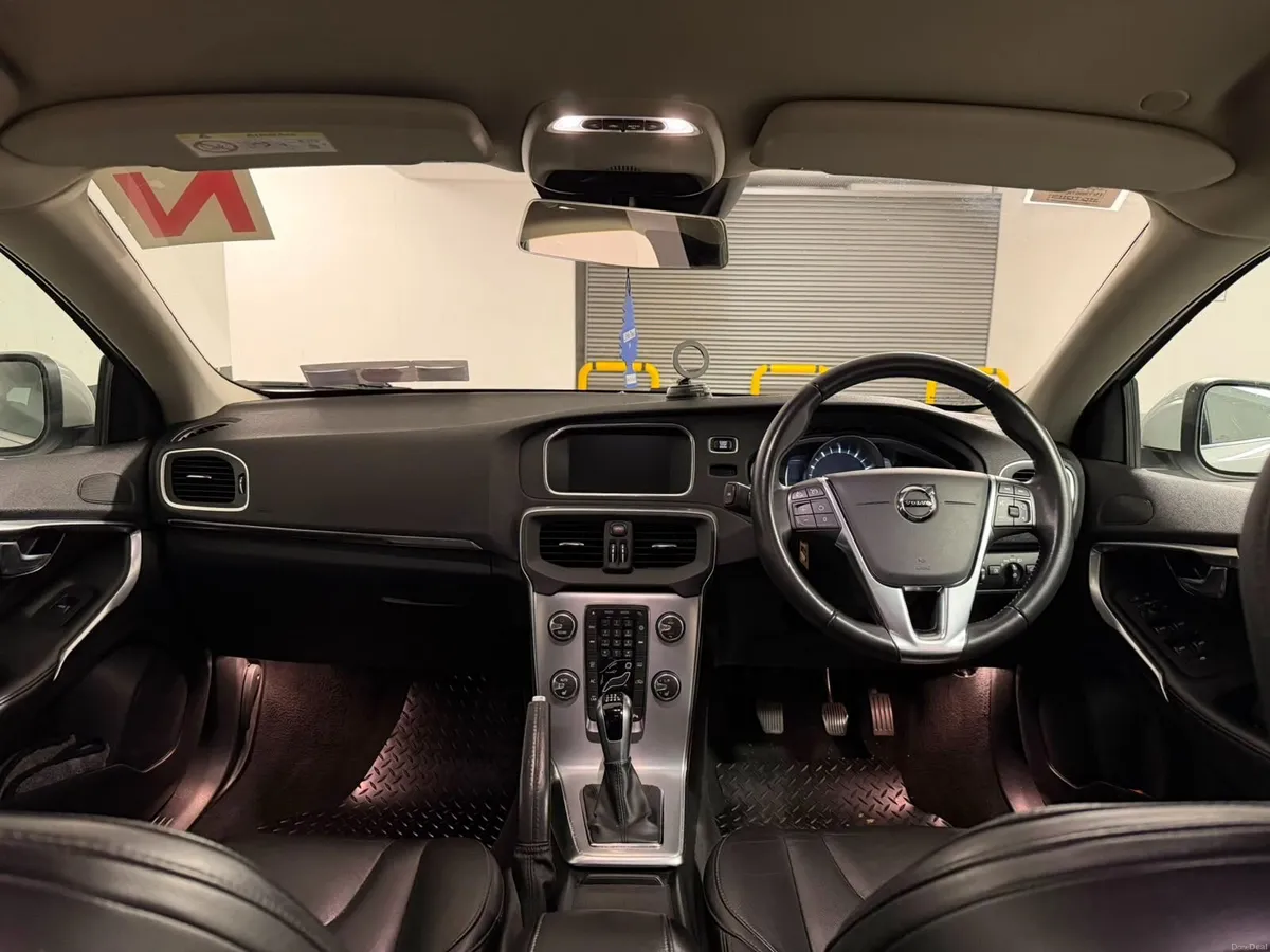 Volvo V40 2018 Inscription - Image 2