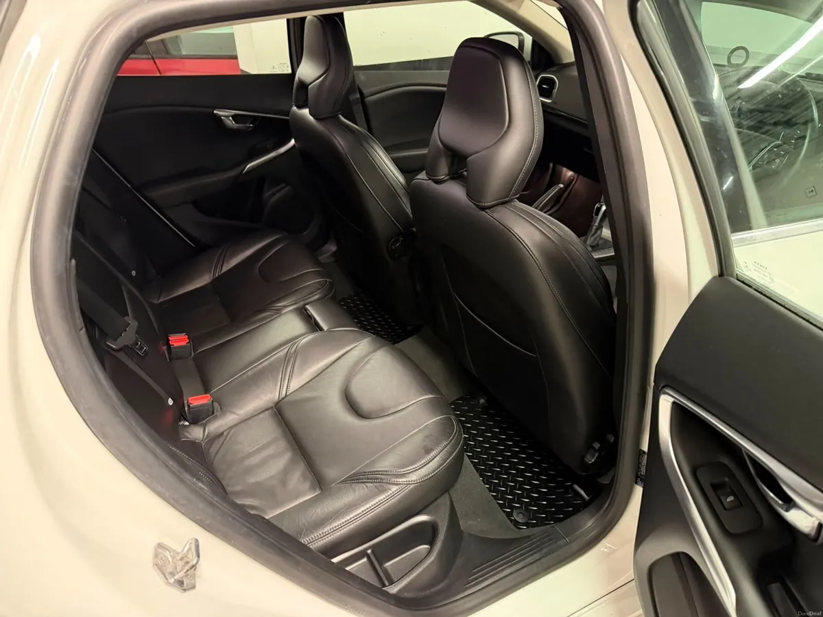 Volvo V40 2018 Inscription - Image 3