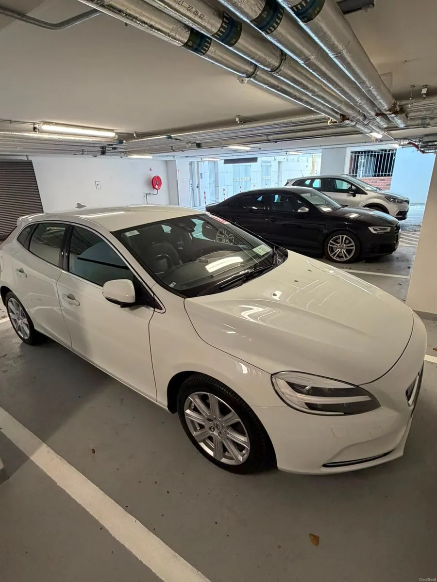 Volvo V40 2018 Inscription - Image 6