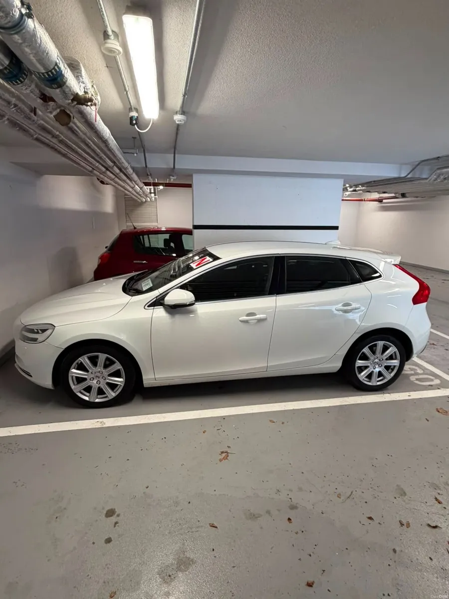 Volvo V40 2018 Inscription - Image 5