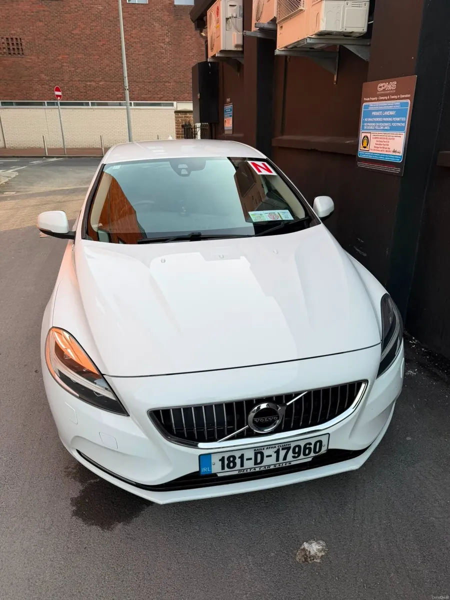 Volvo V40 2018 Inscription - Image 1