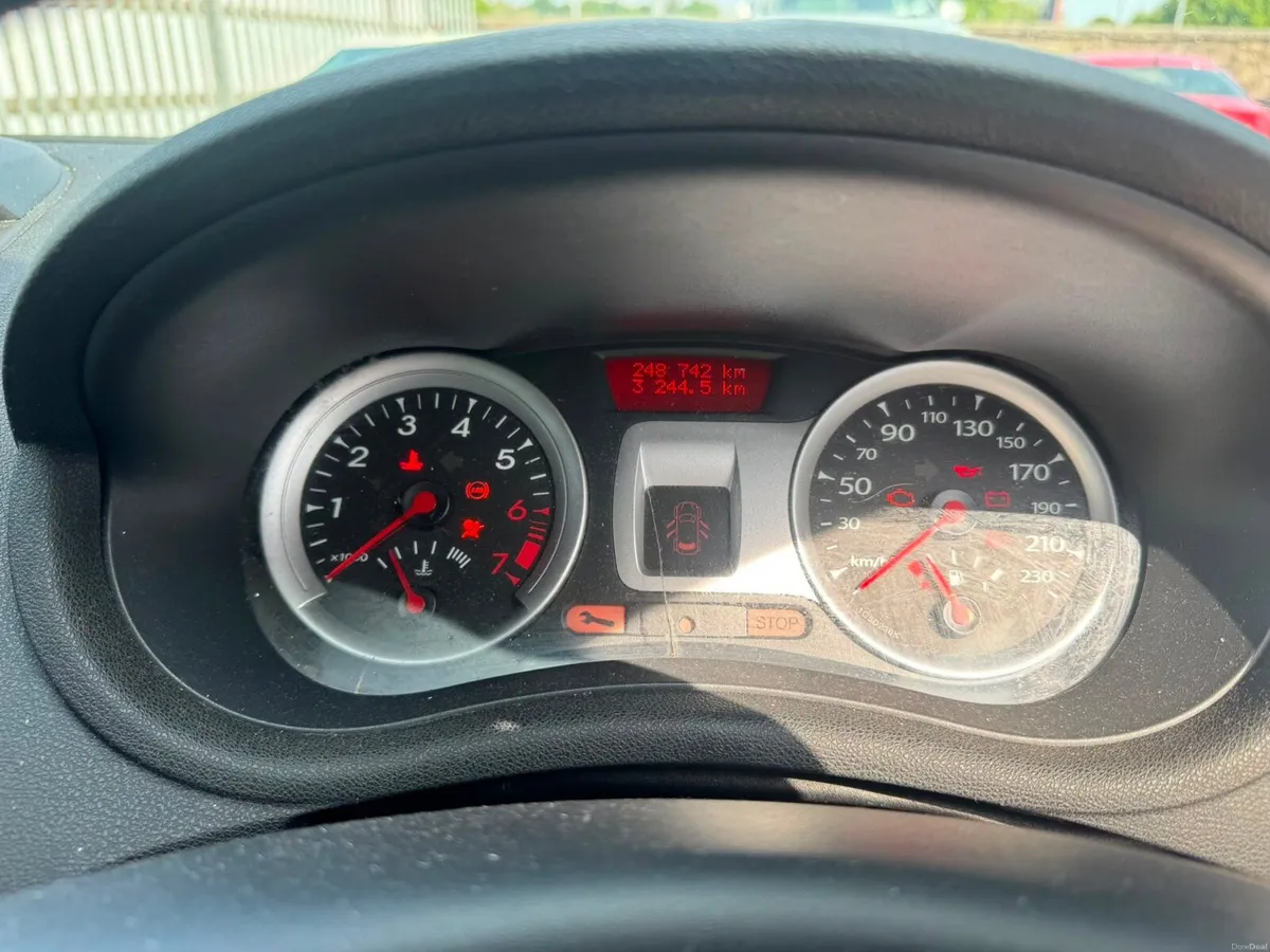Renault Clio 2010 new nct 01/27 - Image 5
