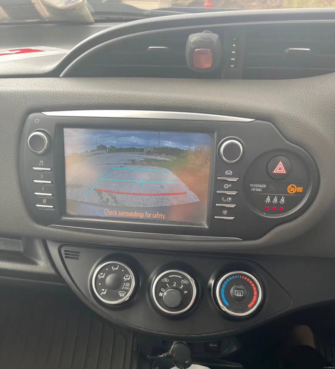 Toyota Yaris 2017 - Image 2