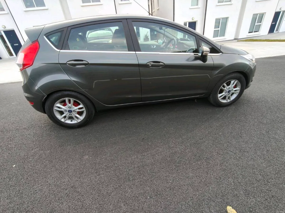 Automatic Ford fiesta - Image 2