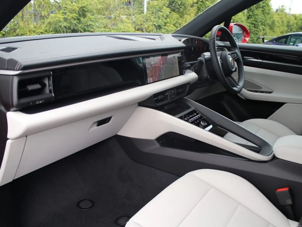 Porsche Macan - Image 5