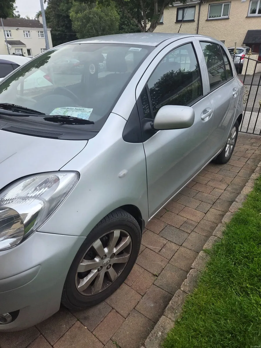 Toyota Yaris 2010 - Image 2