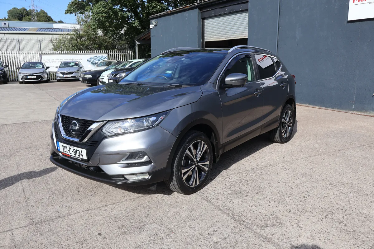 Nissan Qashqai SV Premium 38000Km FSH Exceptional - Image 5