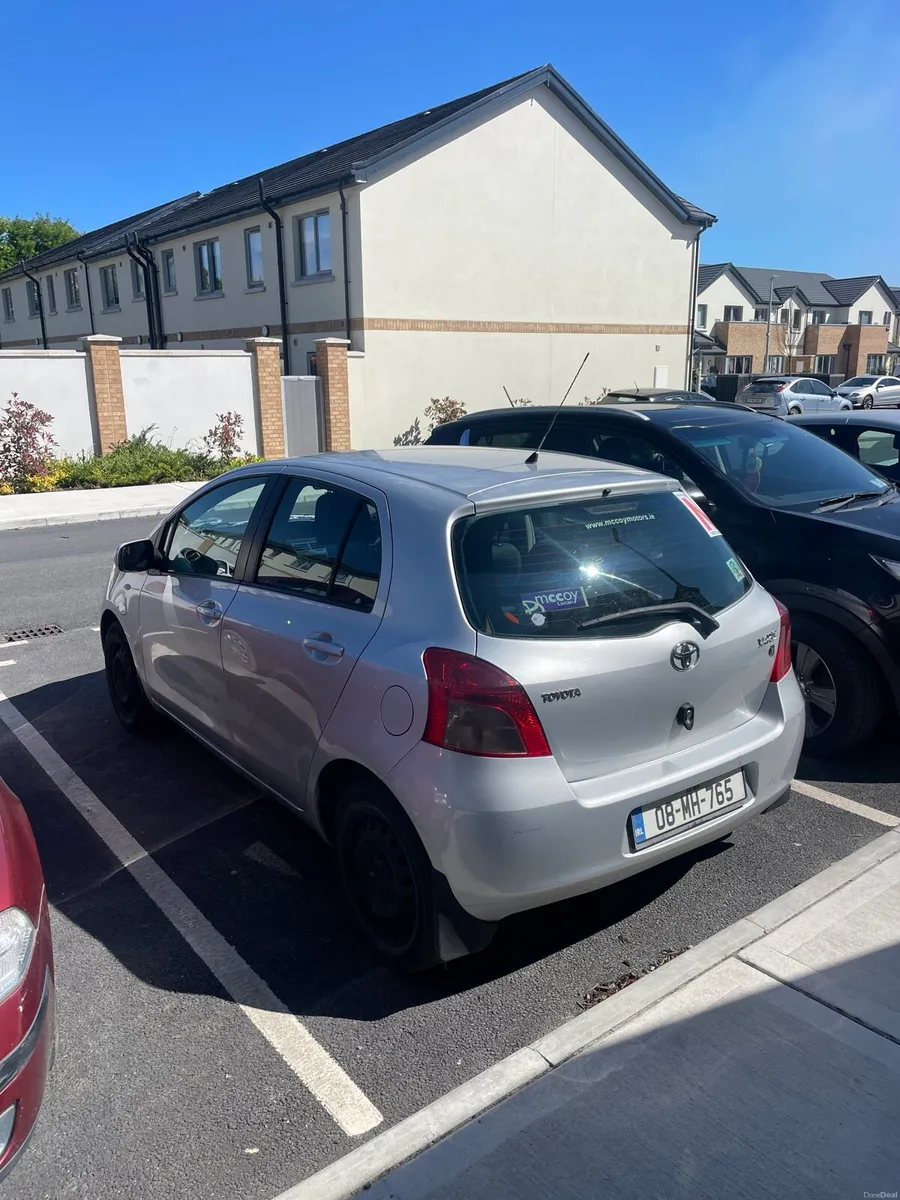Toyota Yaris 1.3 AUTOMATIC - Image 3