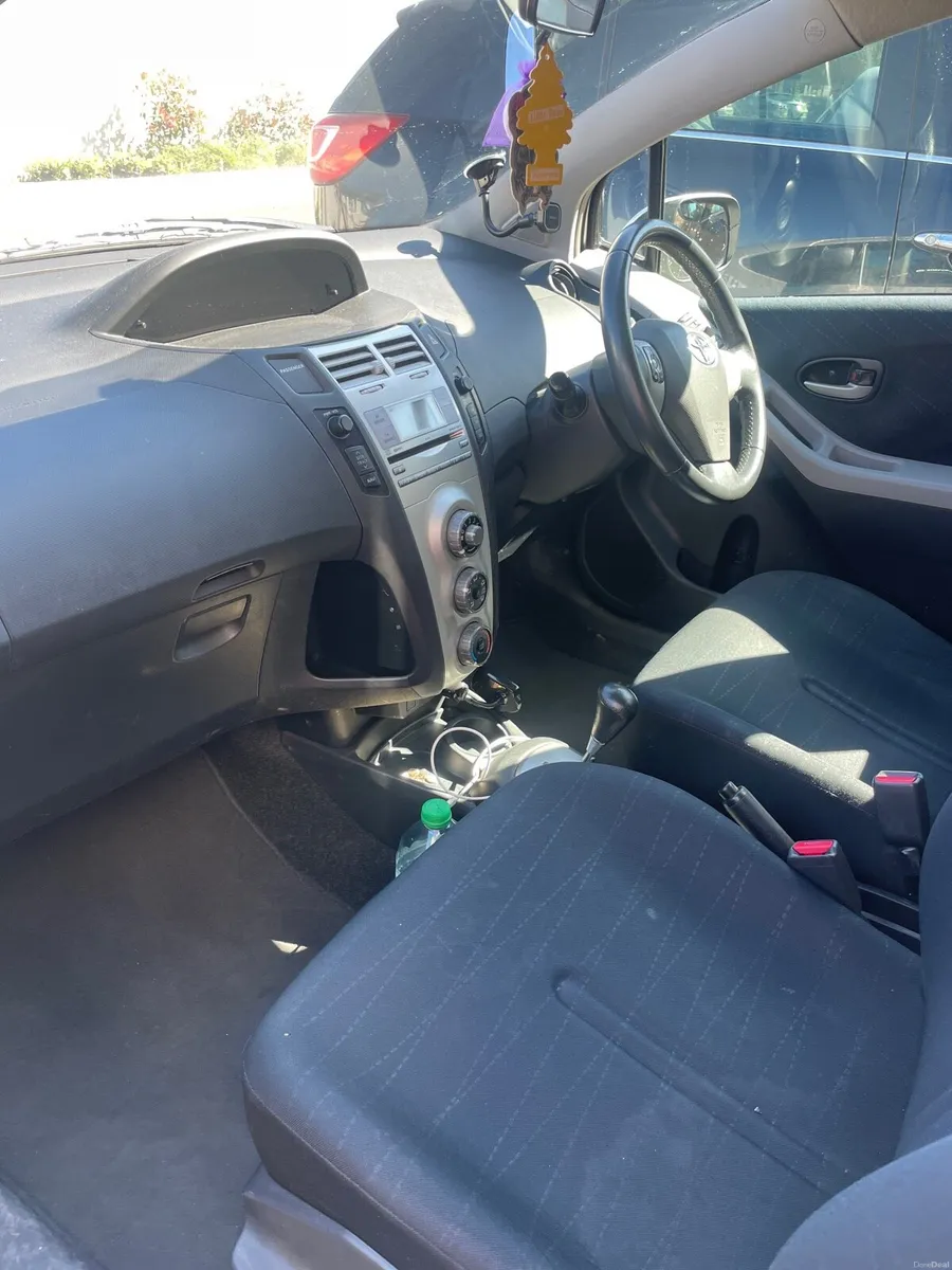 Toyota Yaris 1.3 AUTOMATIC - Image 5
