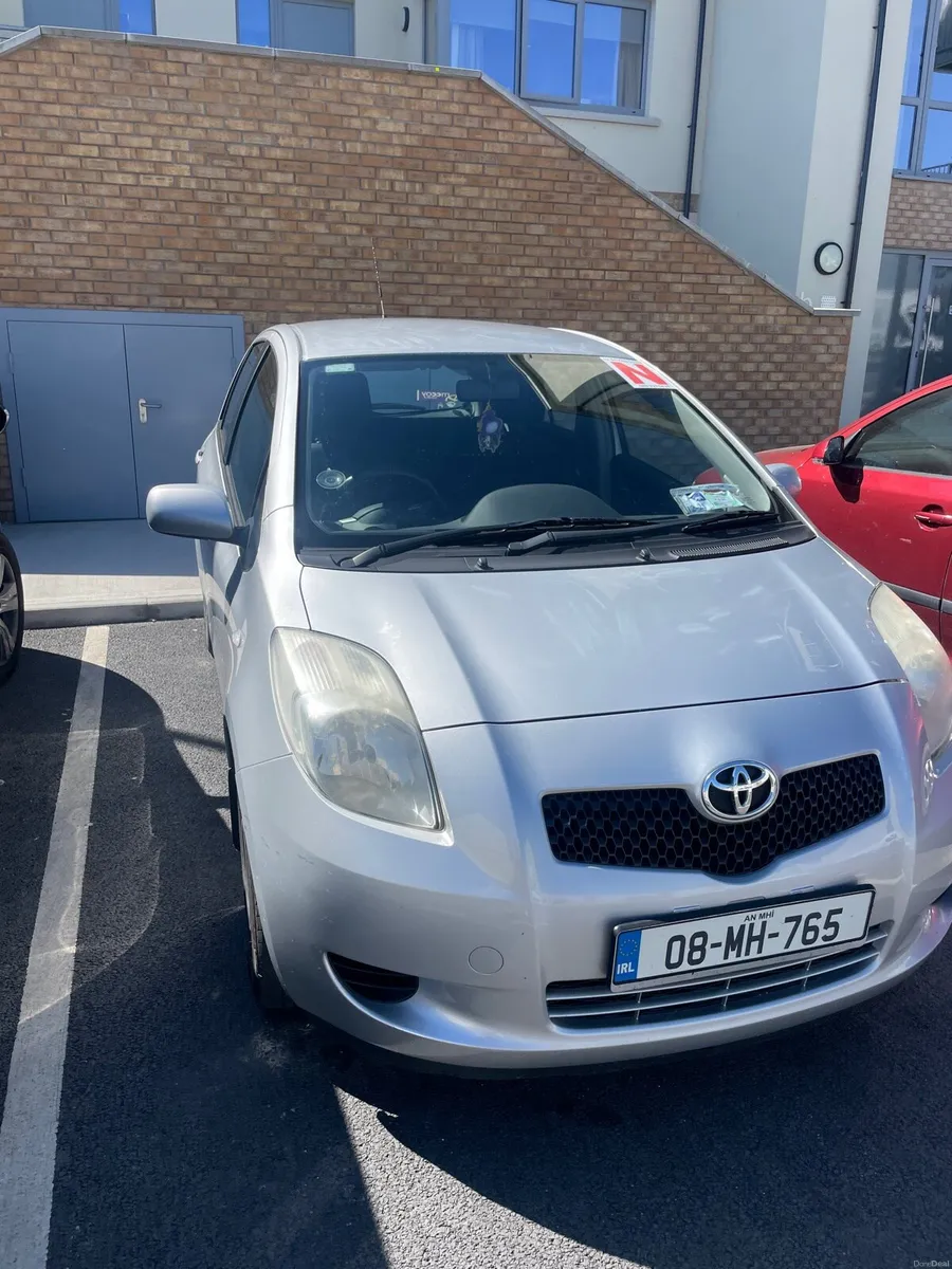 Toyota Yaris 1.3 AUTOMATIC - Image 2