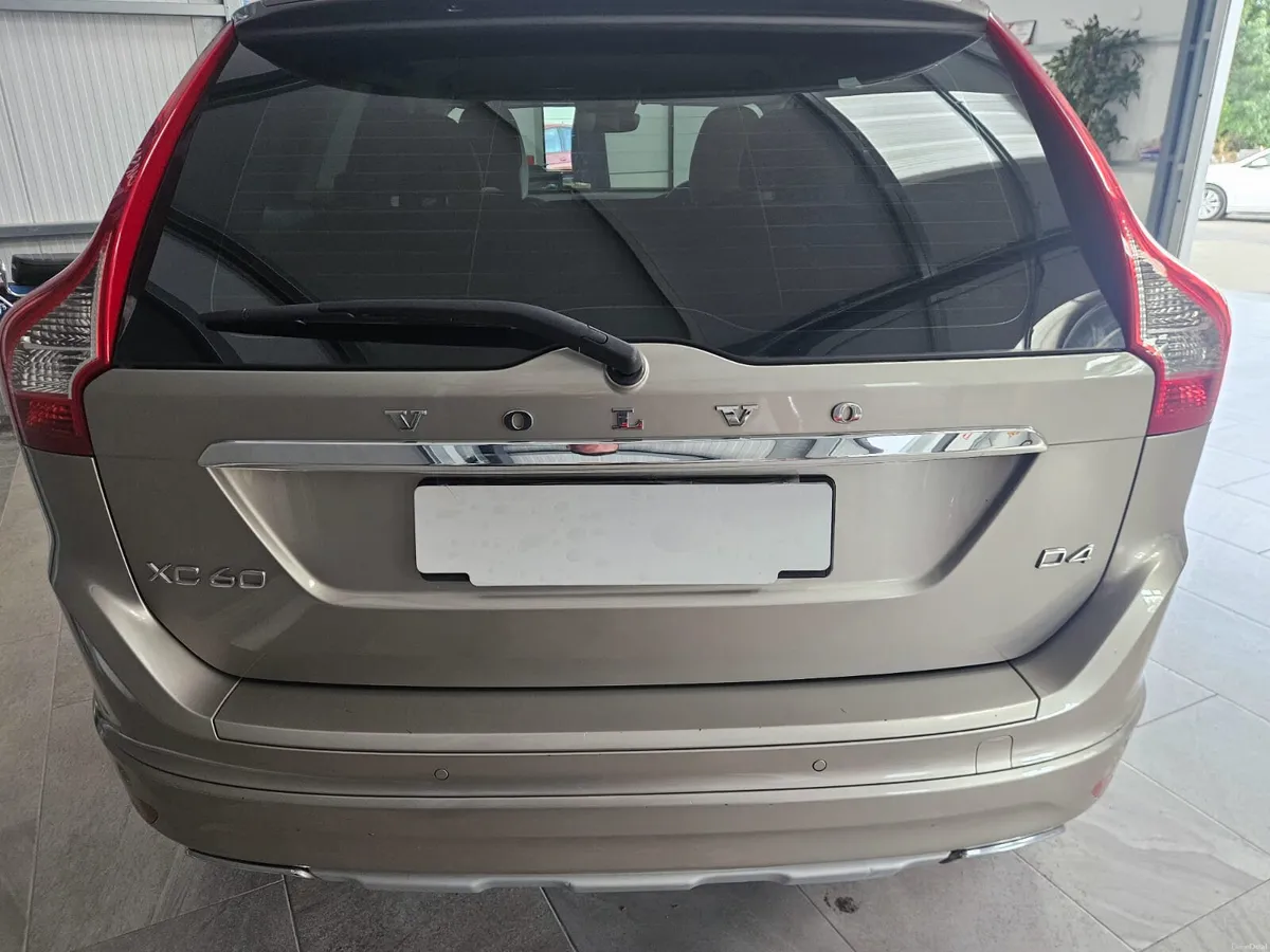 16 VOLVO XC60 D4 FWD SE LUX GT - Image 5