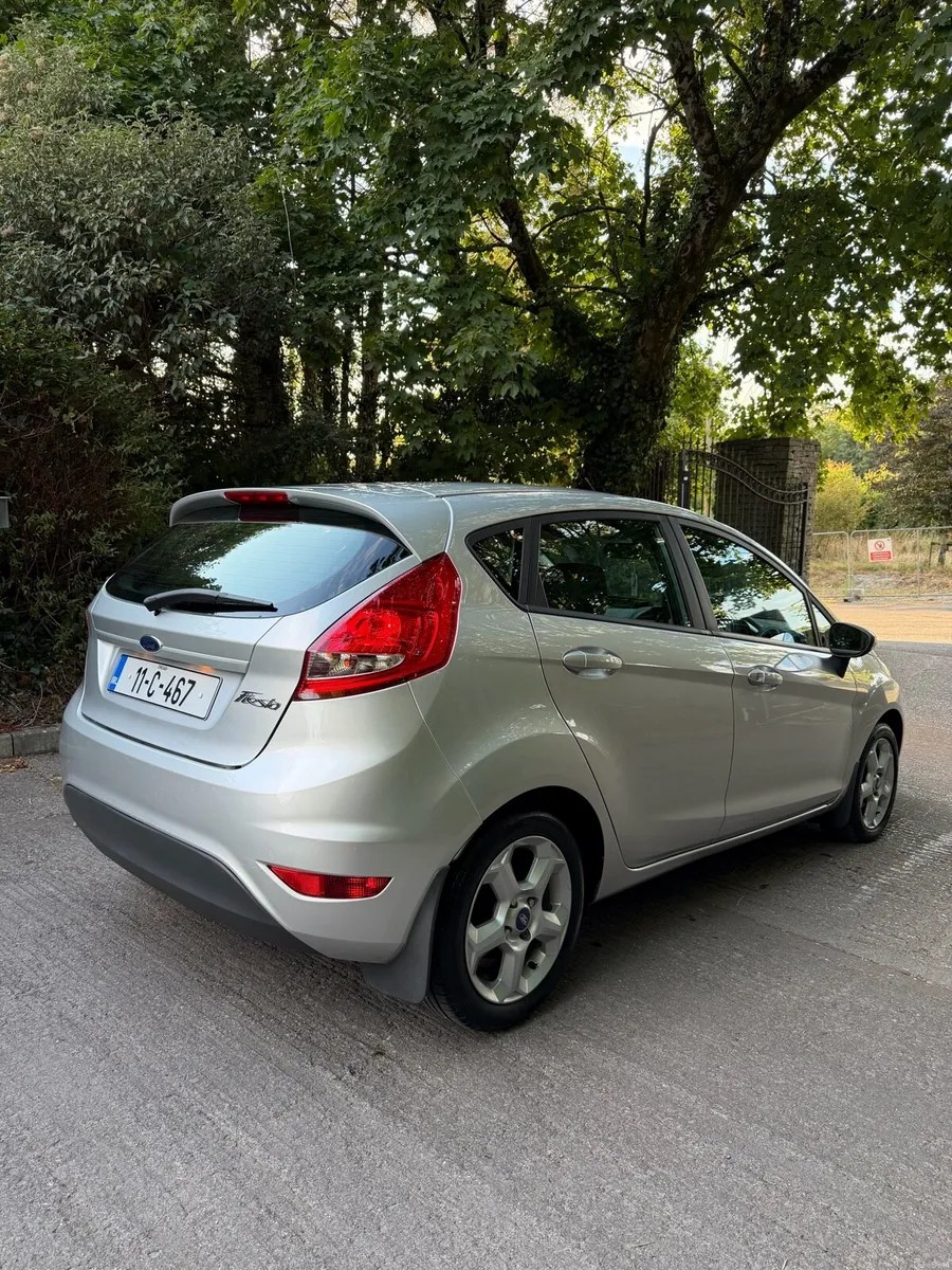 2011 Ford Fiesta - Image 2