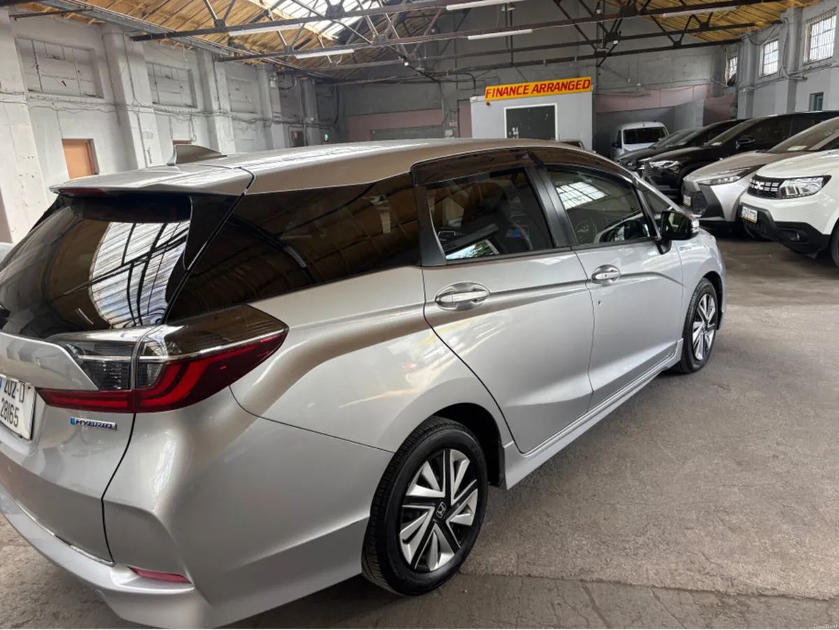 Honda Shuttle Self Charging hybrid - Image 5
