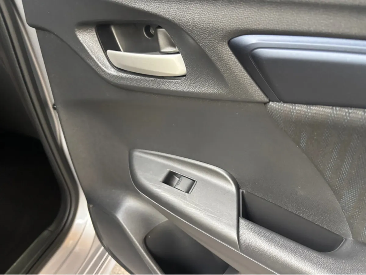 Honda Shuttle Self Charging hybrid - Image 2