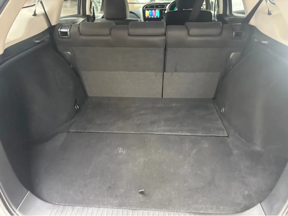 Honda Shuttle Self Charging hybrid - Image 4