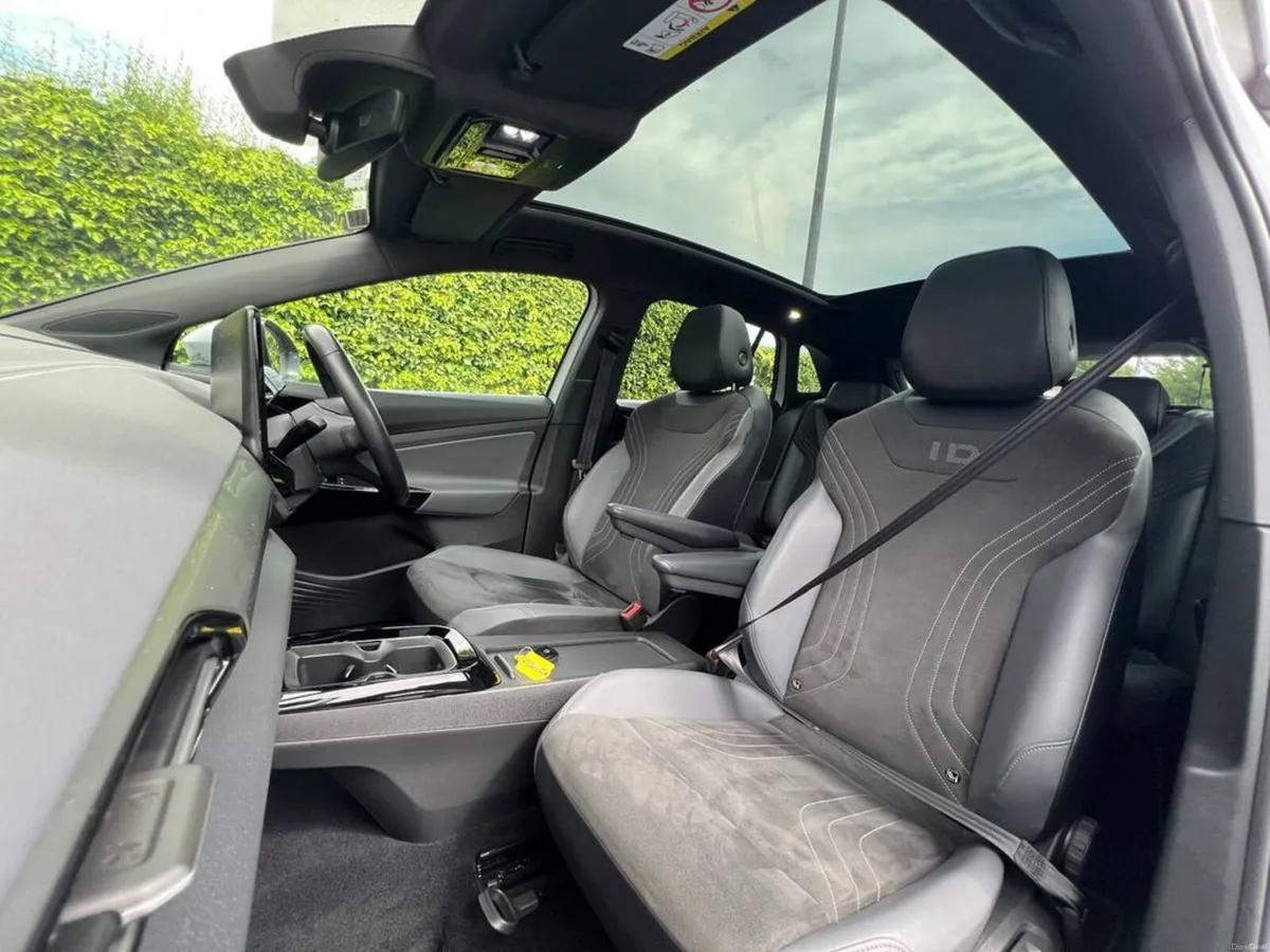 Volkswagen ID.4 PURE 52KWH // PANORAMIC SUNROOF // - Image 2