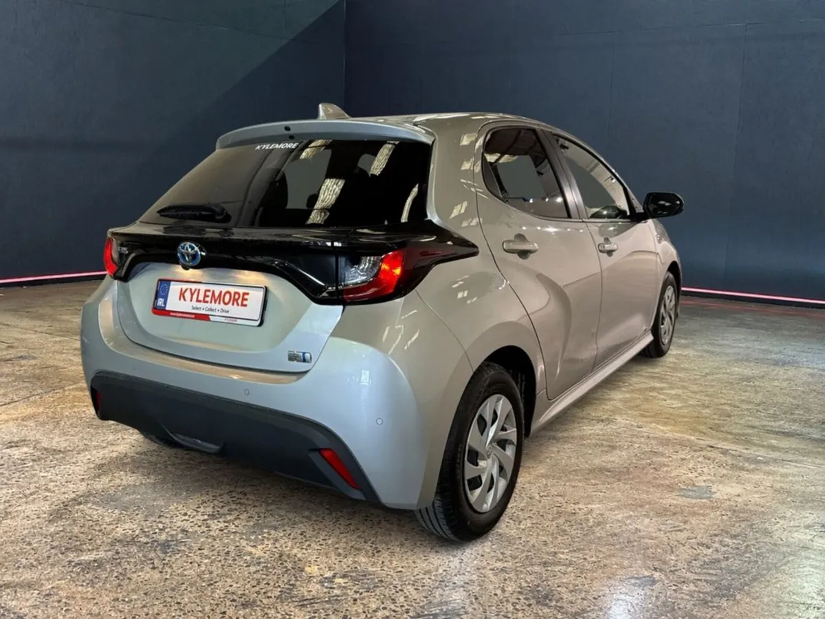 Toyota Yaris 1.5 HYBRID AUTOMATIC - CRUISE CONTROL - Image 3
