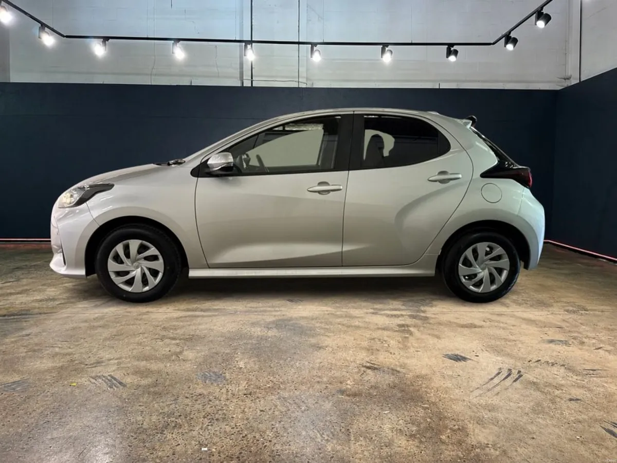 Toyota Yaris 1.5 HYBRID AUTOMATIC - CRUISE CONTROL - Image 6