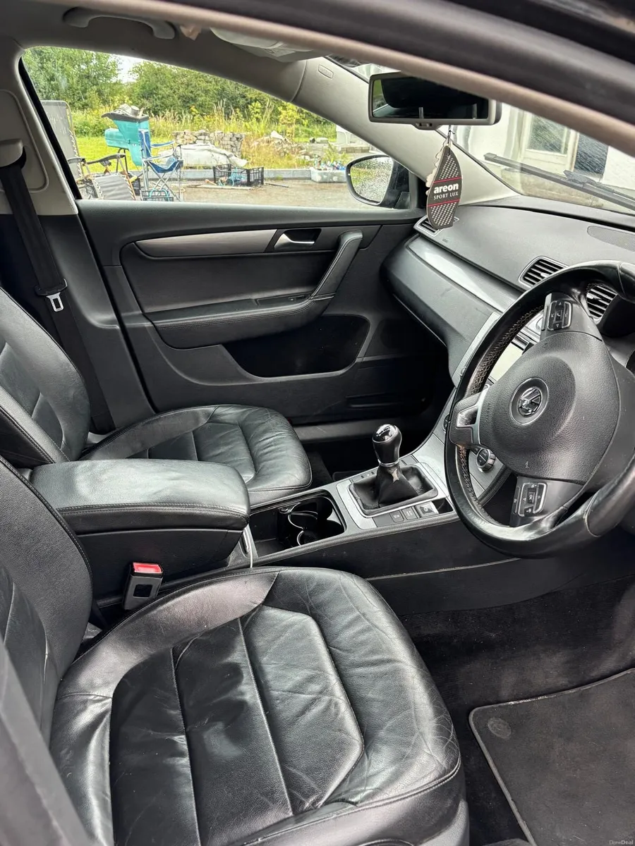 Vollswagen Passat 1.6 TDI Executive - Image 5