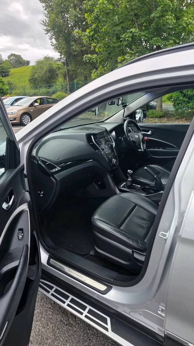 Hyundai Santa Fe SUV Diesel Sliver - Image 2