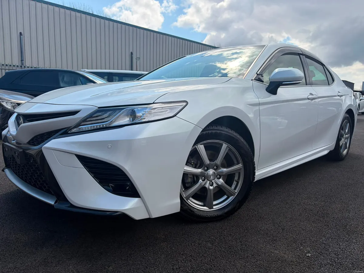 2021 Toyota Camry hybird automatic 1 owner LEATHER - Image 2