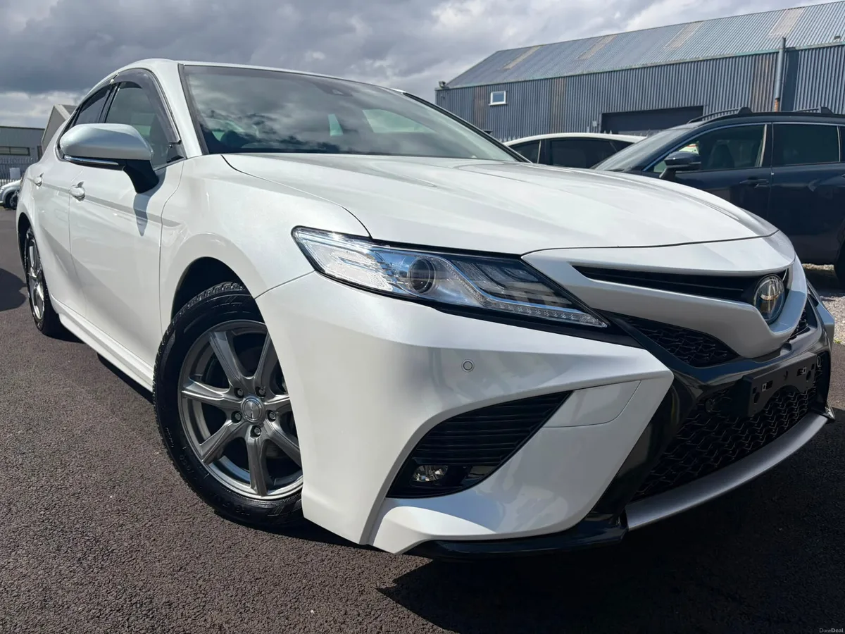 2021 Toyota Camry hybird automatic 1 owner LEATHER - Image 5