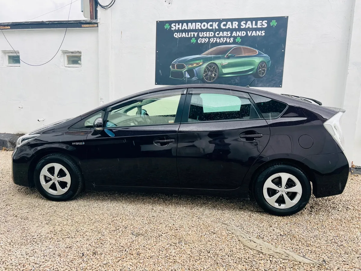 2014 Toyota Prius 1.8 Hybird - Image 2