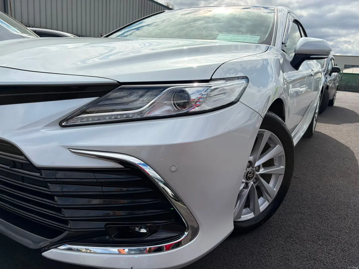 2021 Toyota Camry hybird automatic 1 owner - Image 2