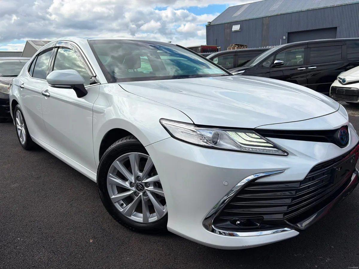 2021 Toyota Camry hybird automatic 1 owner - Image 6