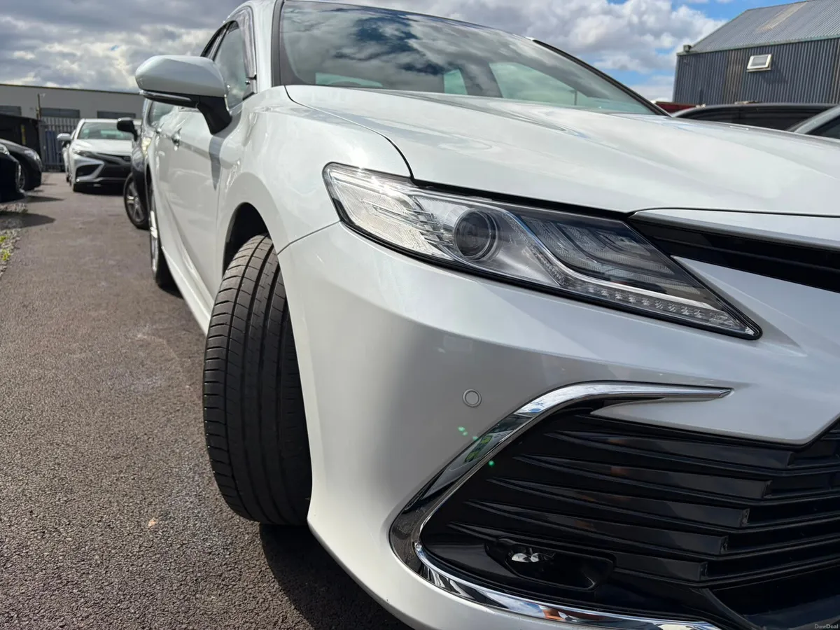 2021 Toyota Camry hybird automatic 1 owner - Image 4