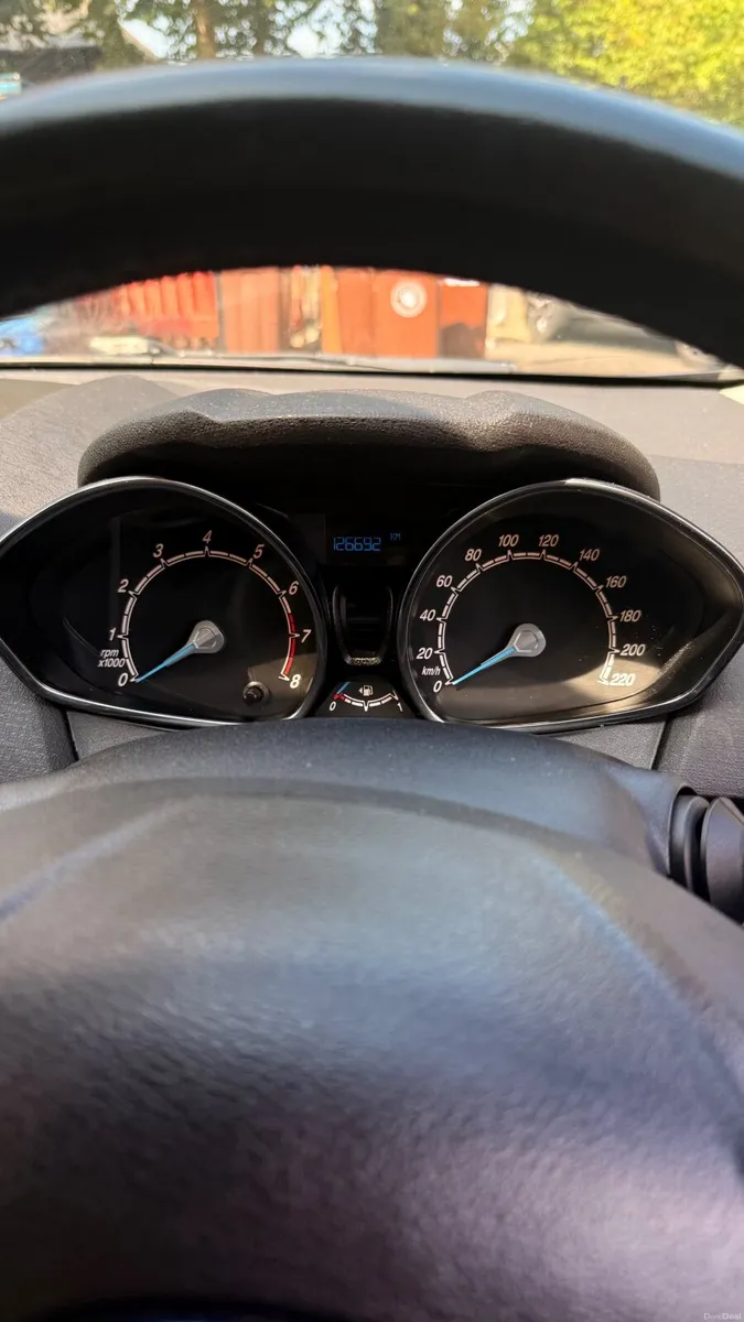 Ford Fiesta 2014 - Image 2