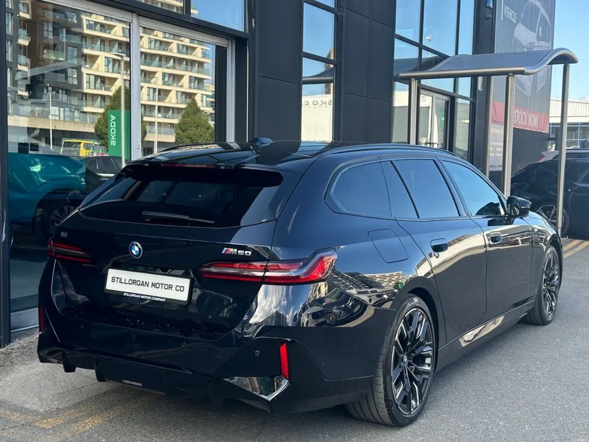 BMW i5 M60 Touring xDrive M-Sport Pro Auto EV - Image 6