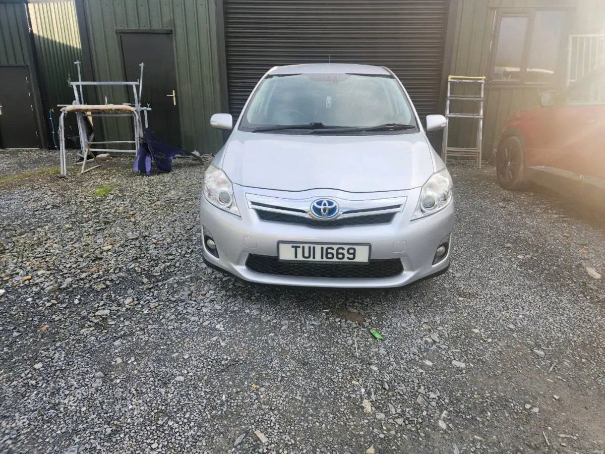 2011 Toyota Auris Hybrid - Image 2