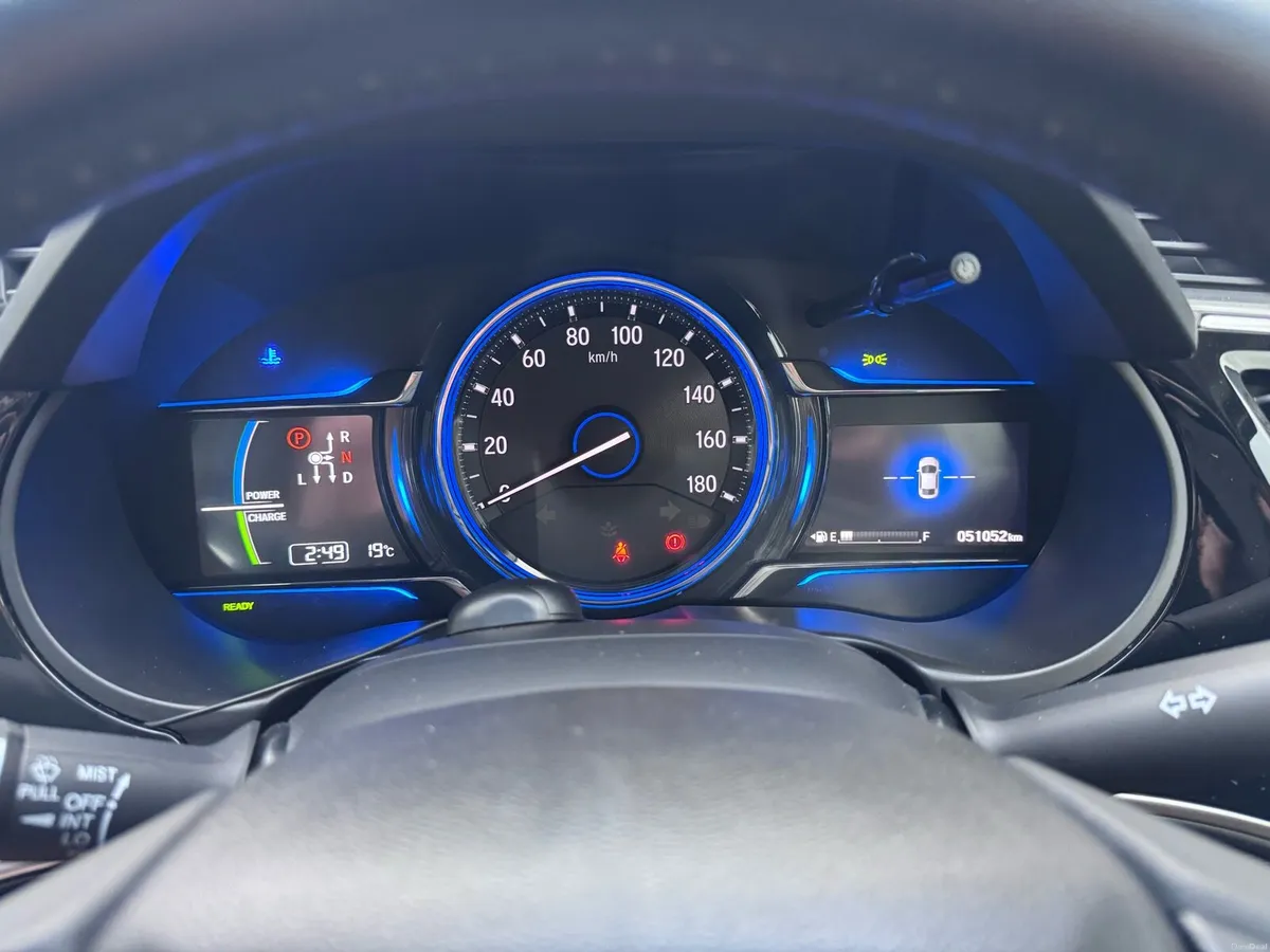 car - Image 1