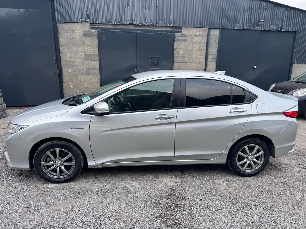 car - Image 3