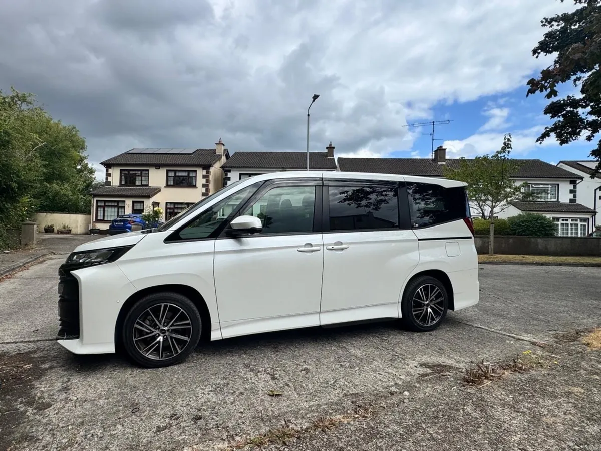 Toyota Noah Hybrid – 8 222 Reg - Image 2