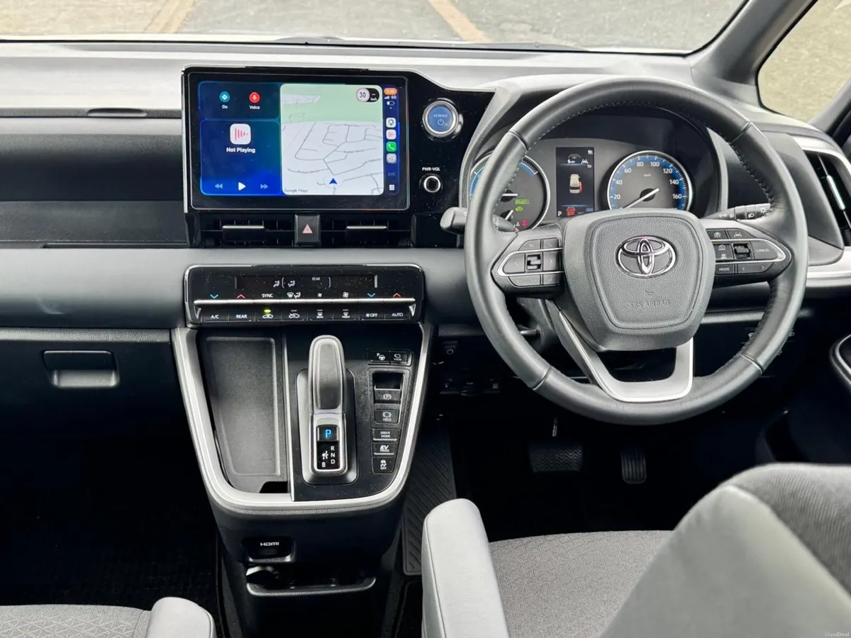 Toyota Noah Hybrid – 8 222 Reg - Image 6