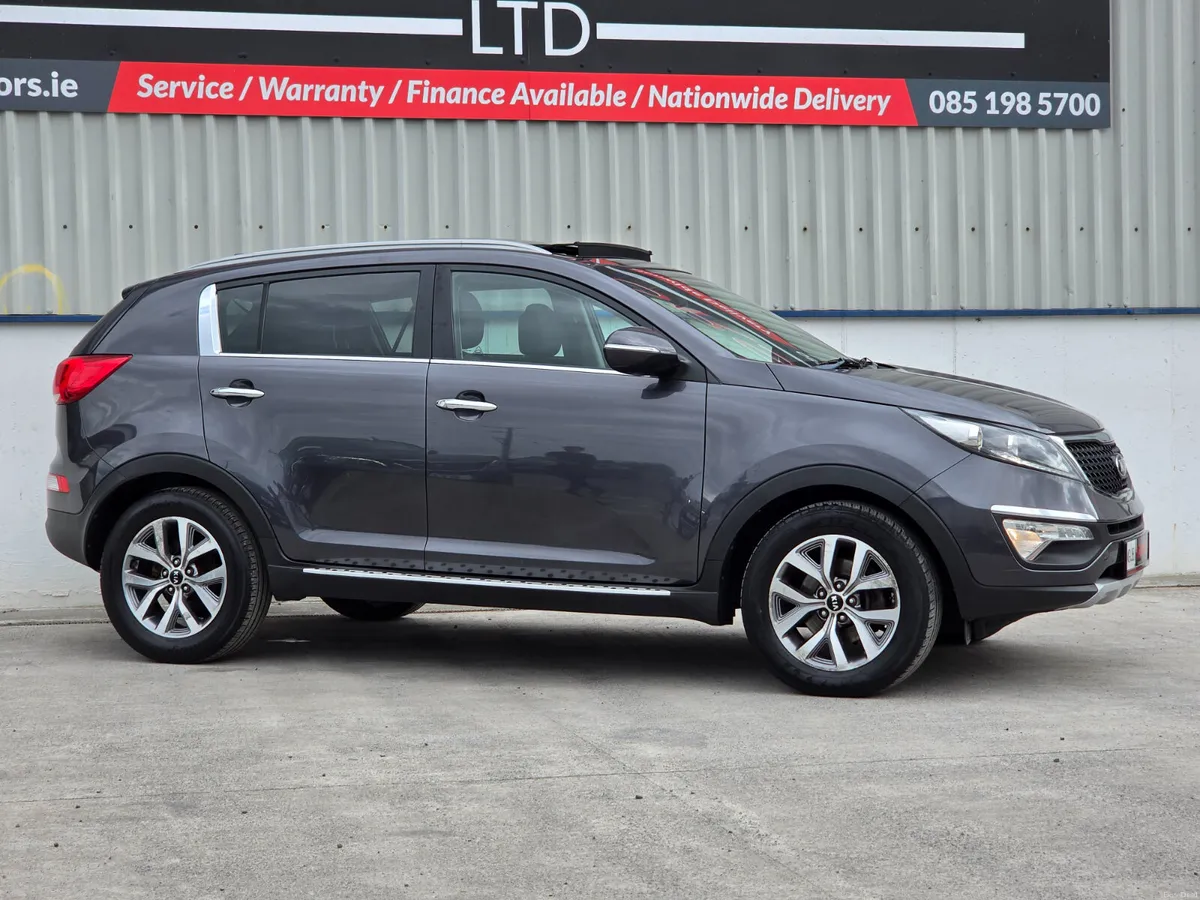 *152 KIA SPORTAGE TOP SPEC WITH PANORAMIC SUN - Image 4