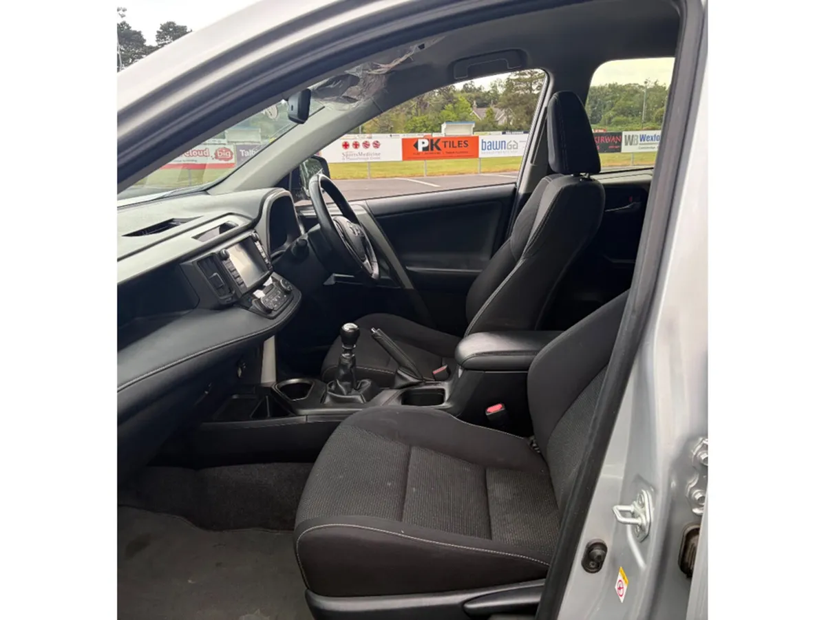 Toyota RAV4 RAV4 2.0 D-4D LUNA 4DR - Image 6