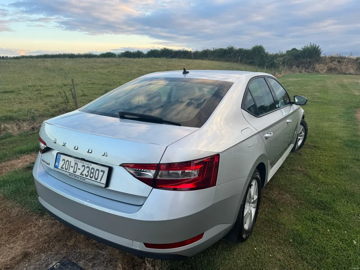 Skoda superb 2.0  tdi  Manual - Image 4