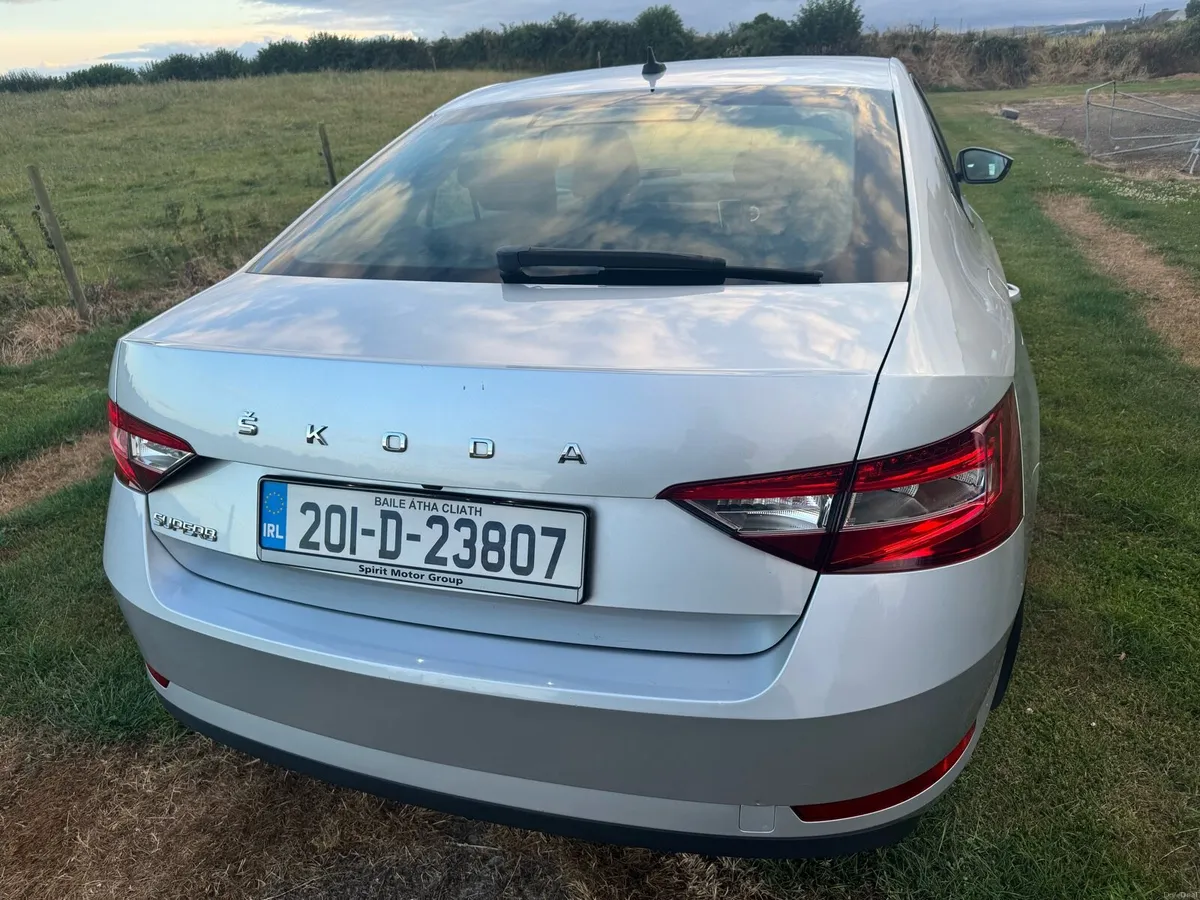Skoda superb 2.0  tdi  Manual - Image 5