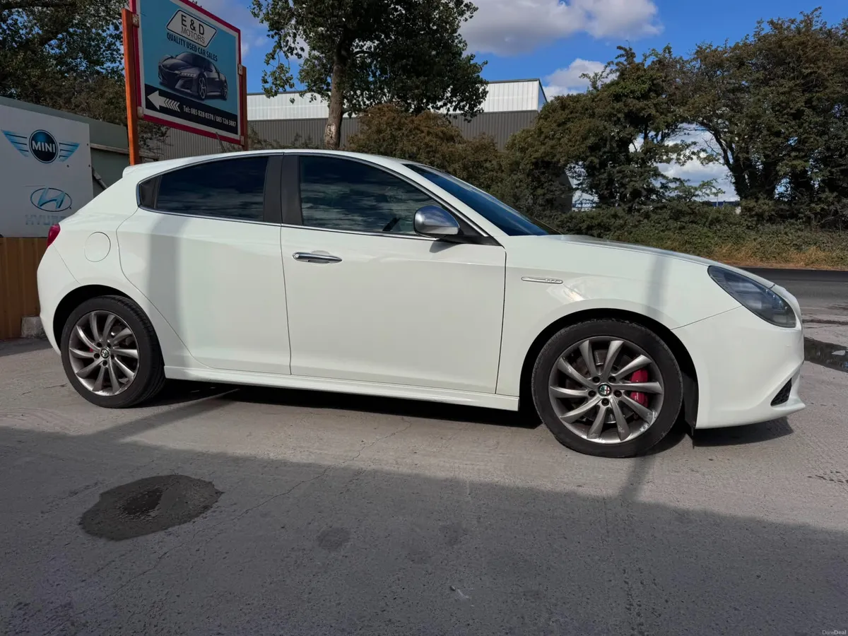 12 Alfa Romeo Giulietta 1.4T Auto High Spec - Image 4