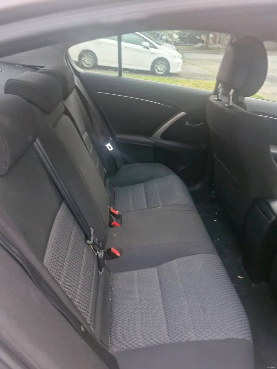 2012 toyota avensis - Image 6