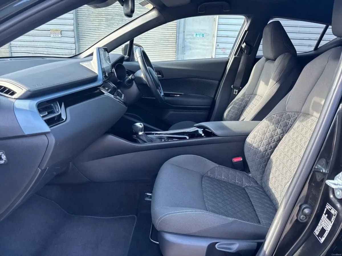 Toyota C-HR HYBRID SPORT // REAR CAMERA // BLUETOO - Image 6