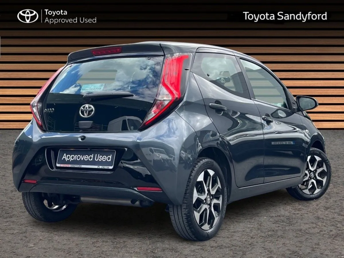 Toyota Aygo 1.0 X-PLAY S-PHONE // REAR CAMERA // B - Image 2